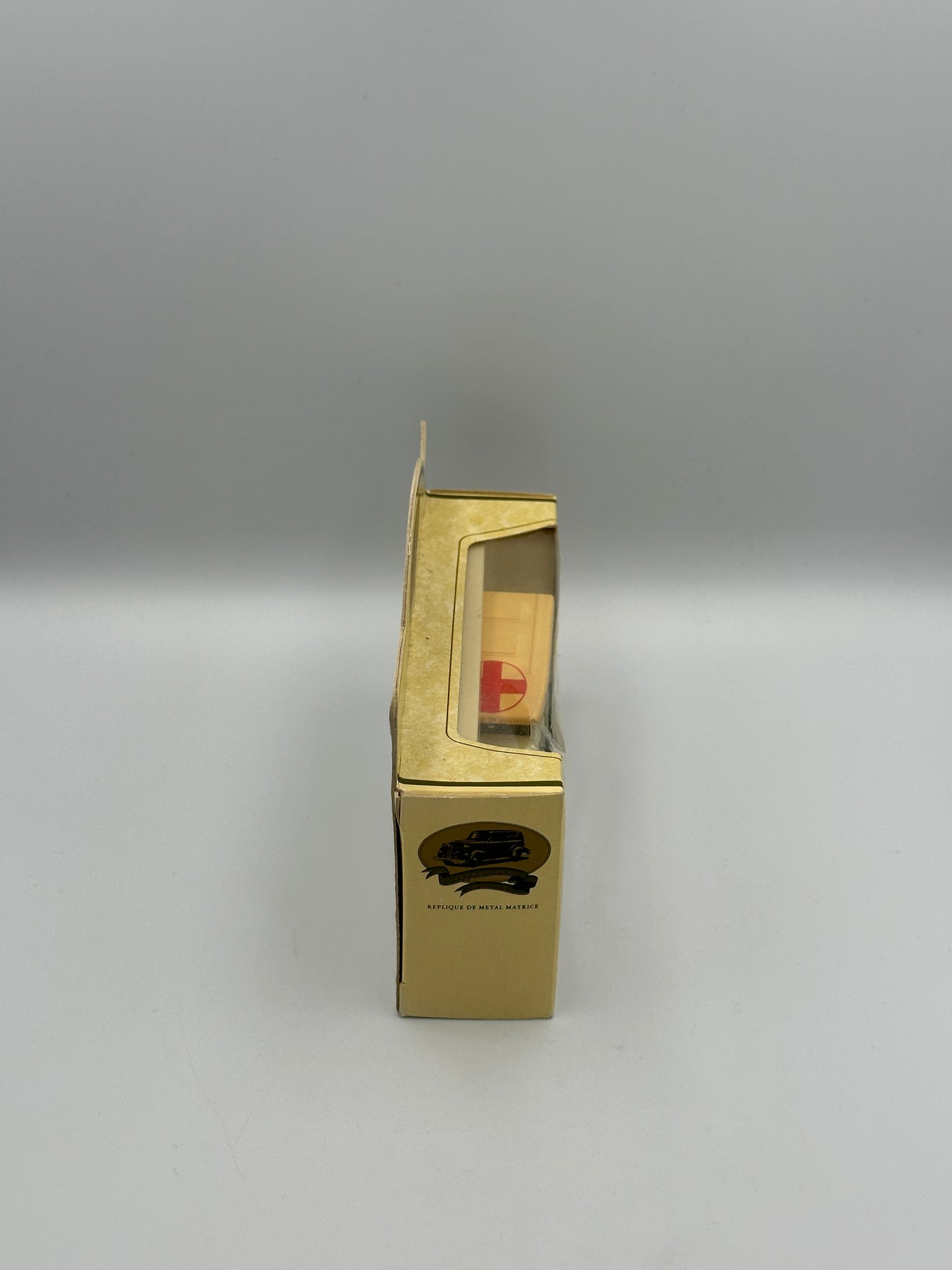 Lledo Days Gone 1983 CB24 Ambulance