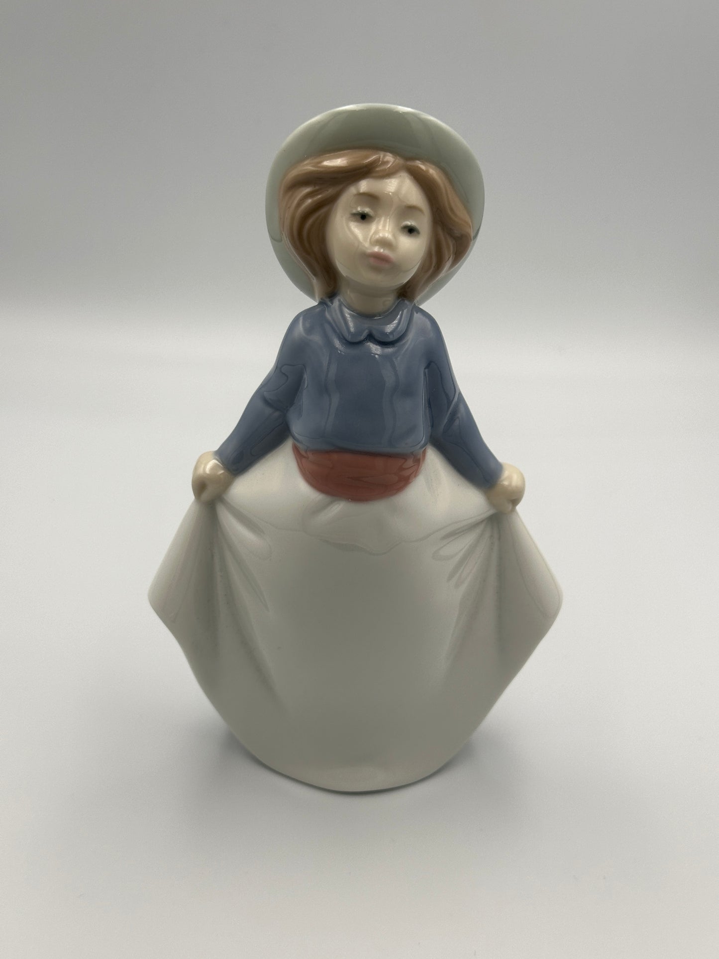 NAO by Lladro "Girl Picking Up Her Skirt" #1290