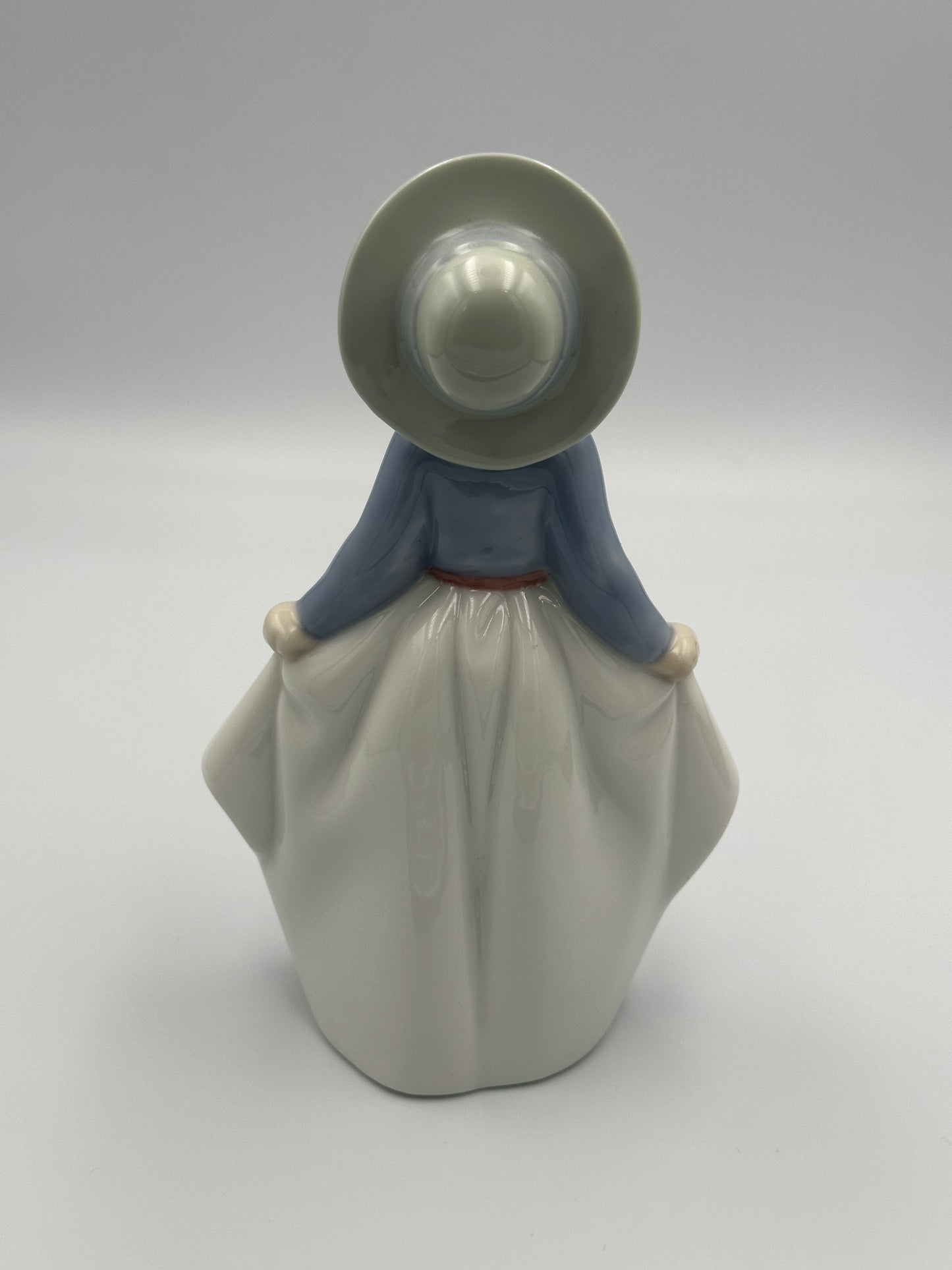 NAO by Lladro "Girl Picking Up Her Skirt" #1290