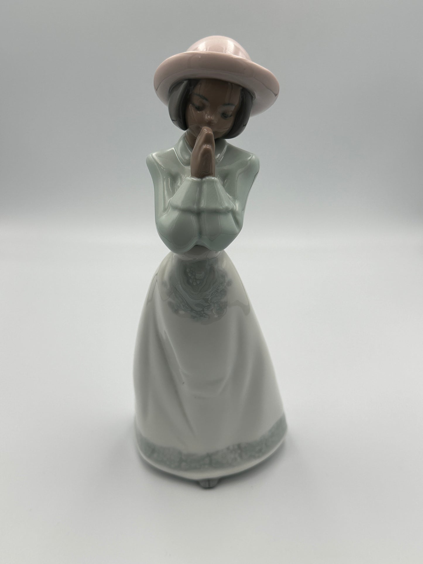 NAO by Lladro "African Lady Praying" #1224