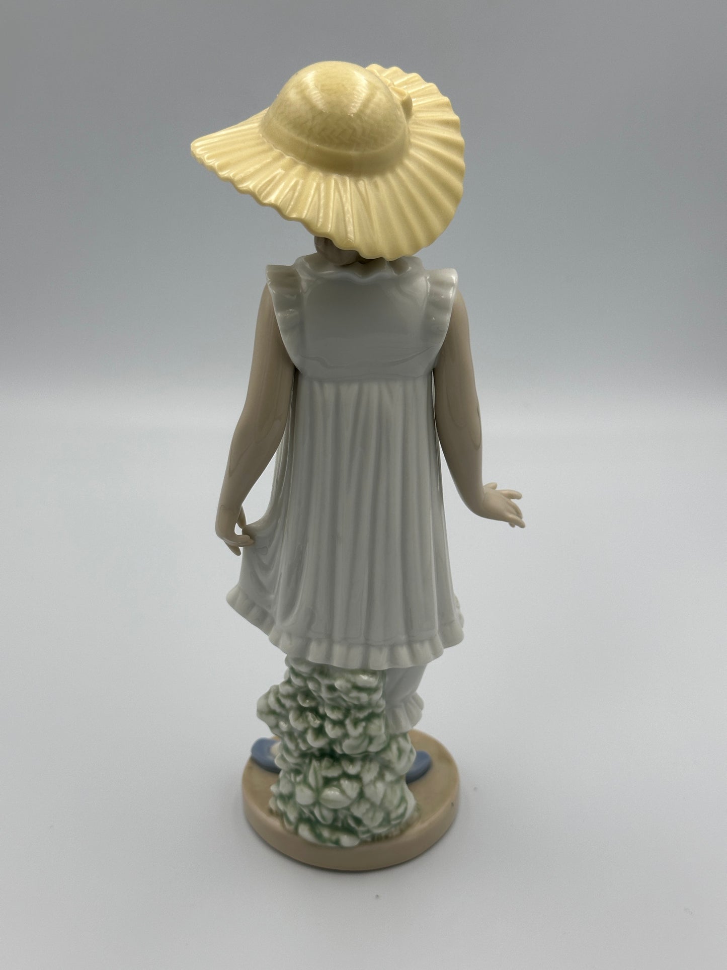 NAO by Lladro "Little Girl with Sun Hat" #1702