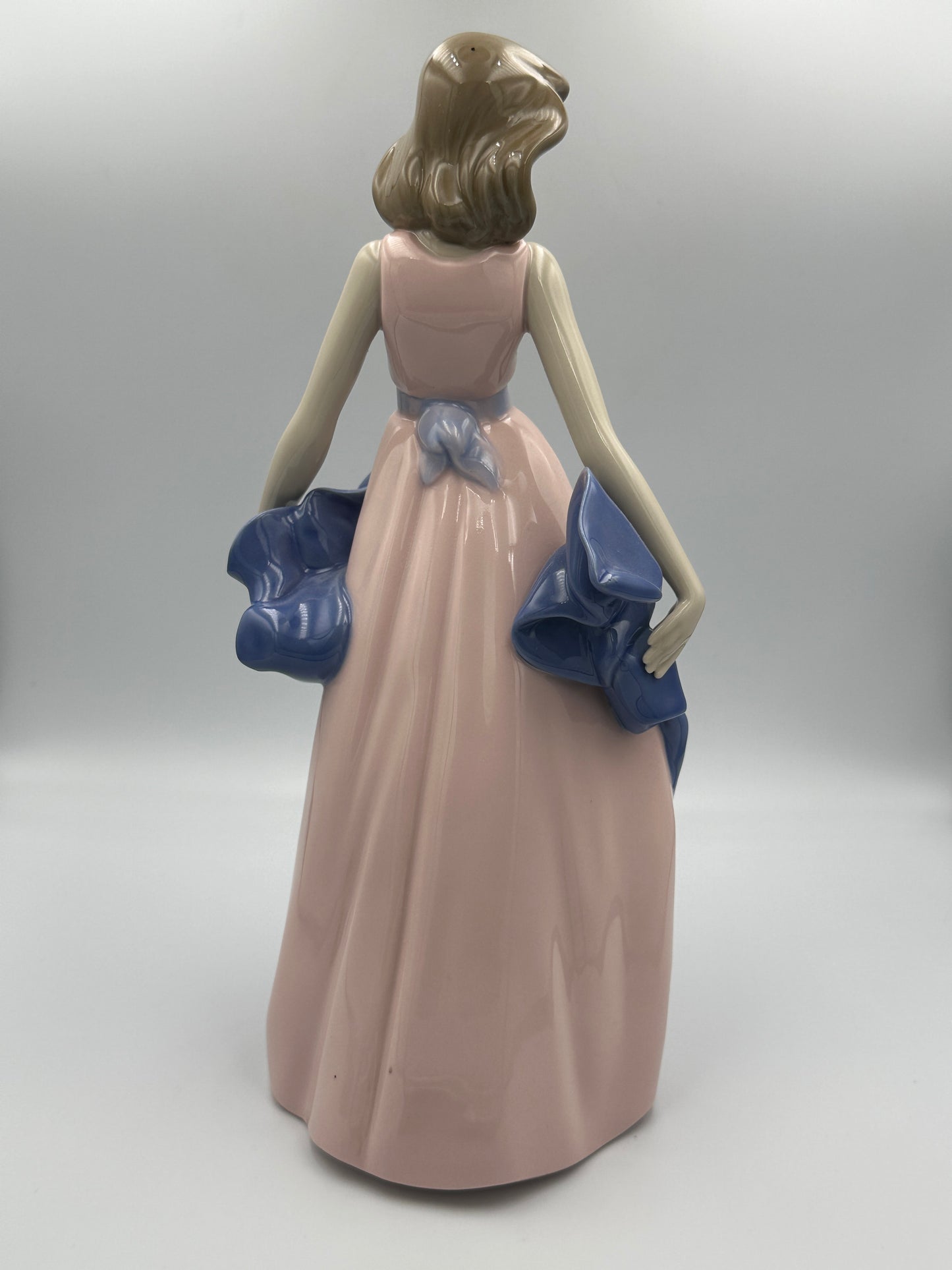 NAO by Lladro "Walking on Air" #1343