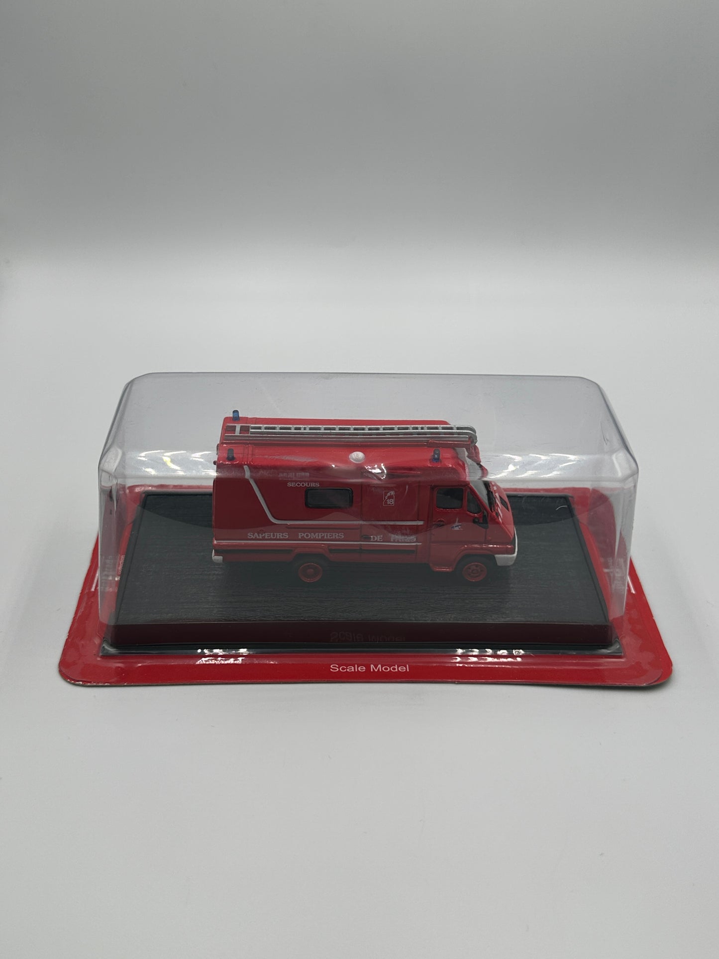 Del Prado Fire Engines of The World Issue 6. 1988 PSE Renault B90 - France 1:64