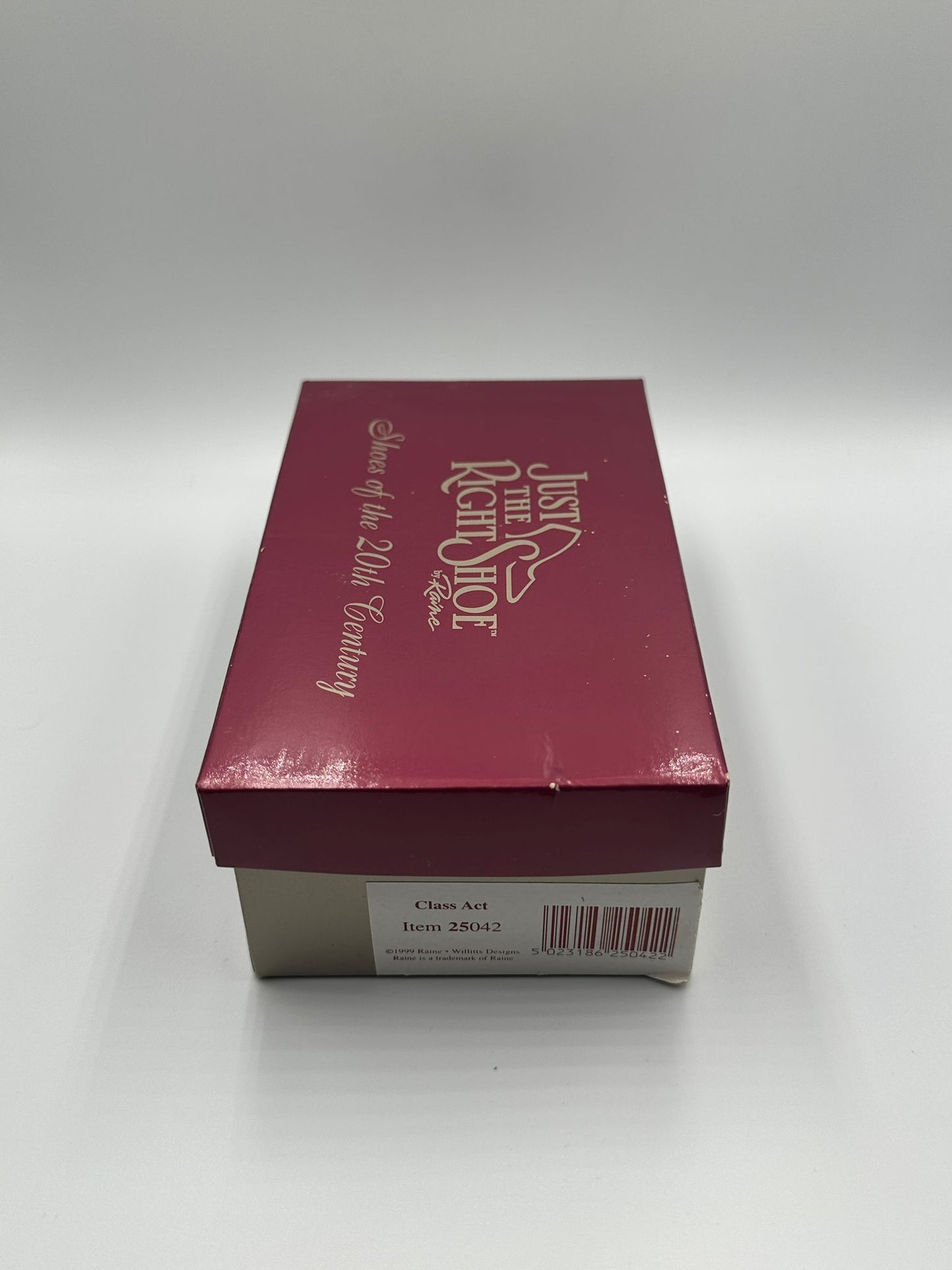 Just the Right Shoe “Class Act” – Item 25042