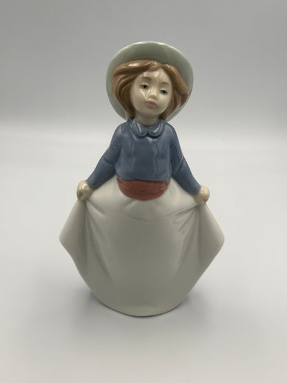 NAO by Lladro "Girl Picking Up Her Skirt" #1290