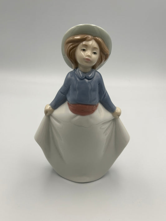 NAO by Lladro "Girl Picking Up Her Skirt" #1290