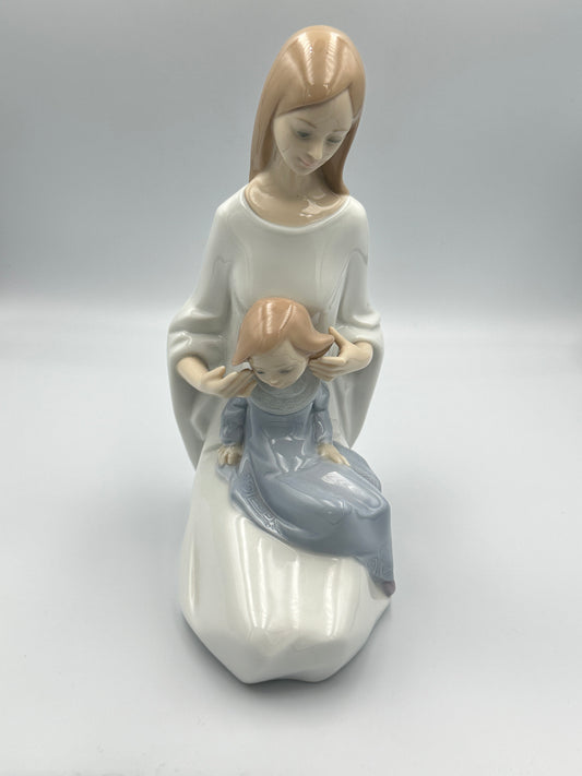 NAO by Lladro "Mother Brushing Daughter’s Hair" (“Motherhood”) #1572