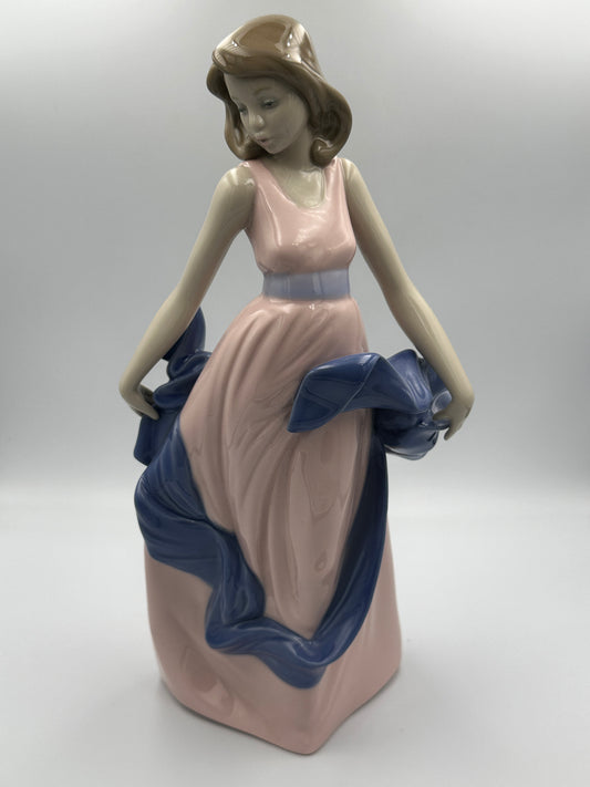 NAO by Lladro "Walking on Air" #1343