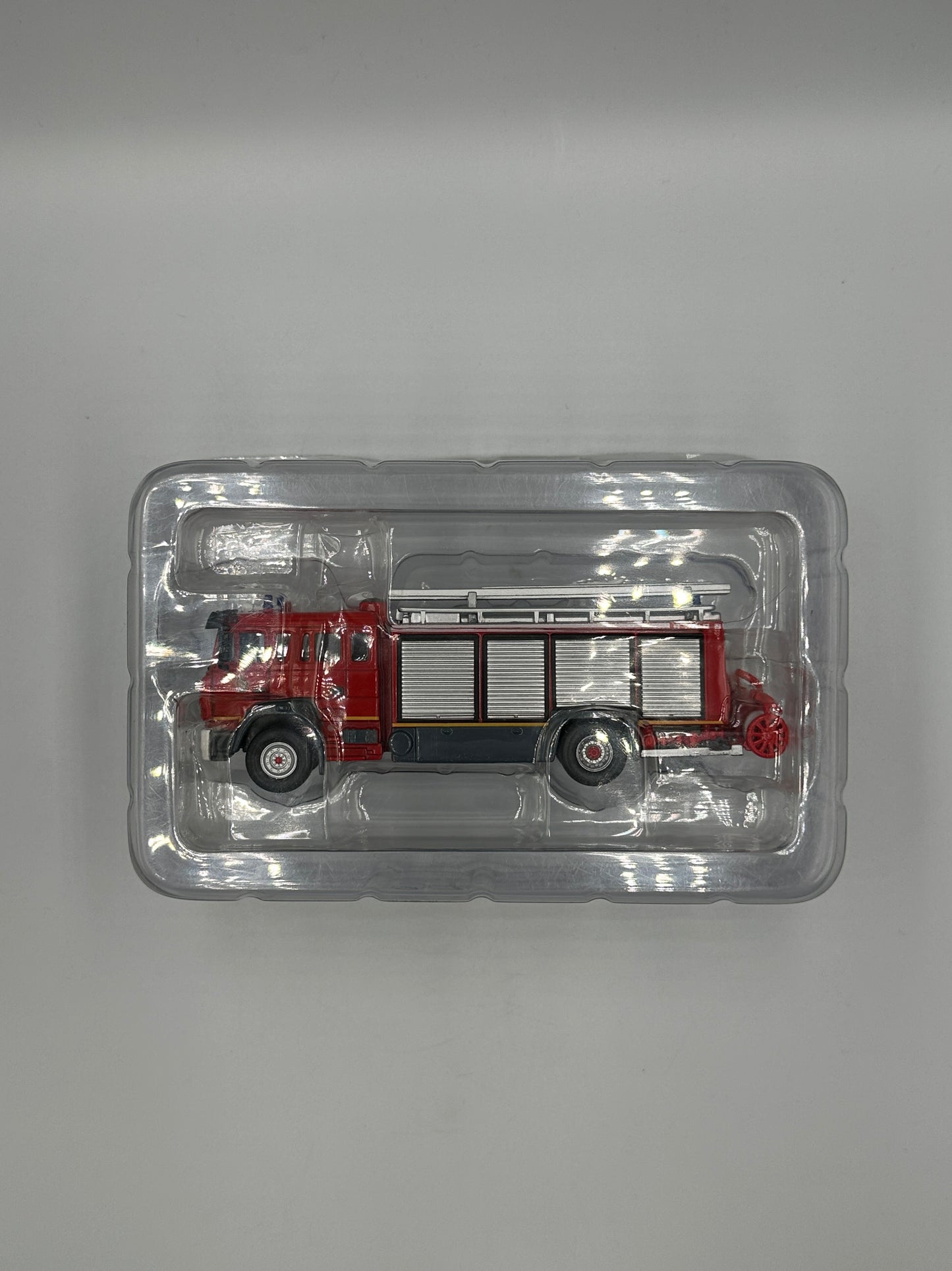 Del Prado Fire Engines of The World Issue 37. 1998 FMOGP Iveco 190-32 Sides Annie FRANCE 1:72