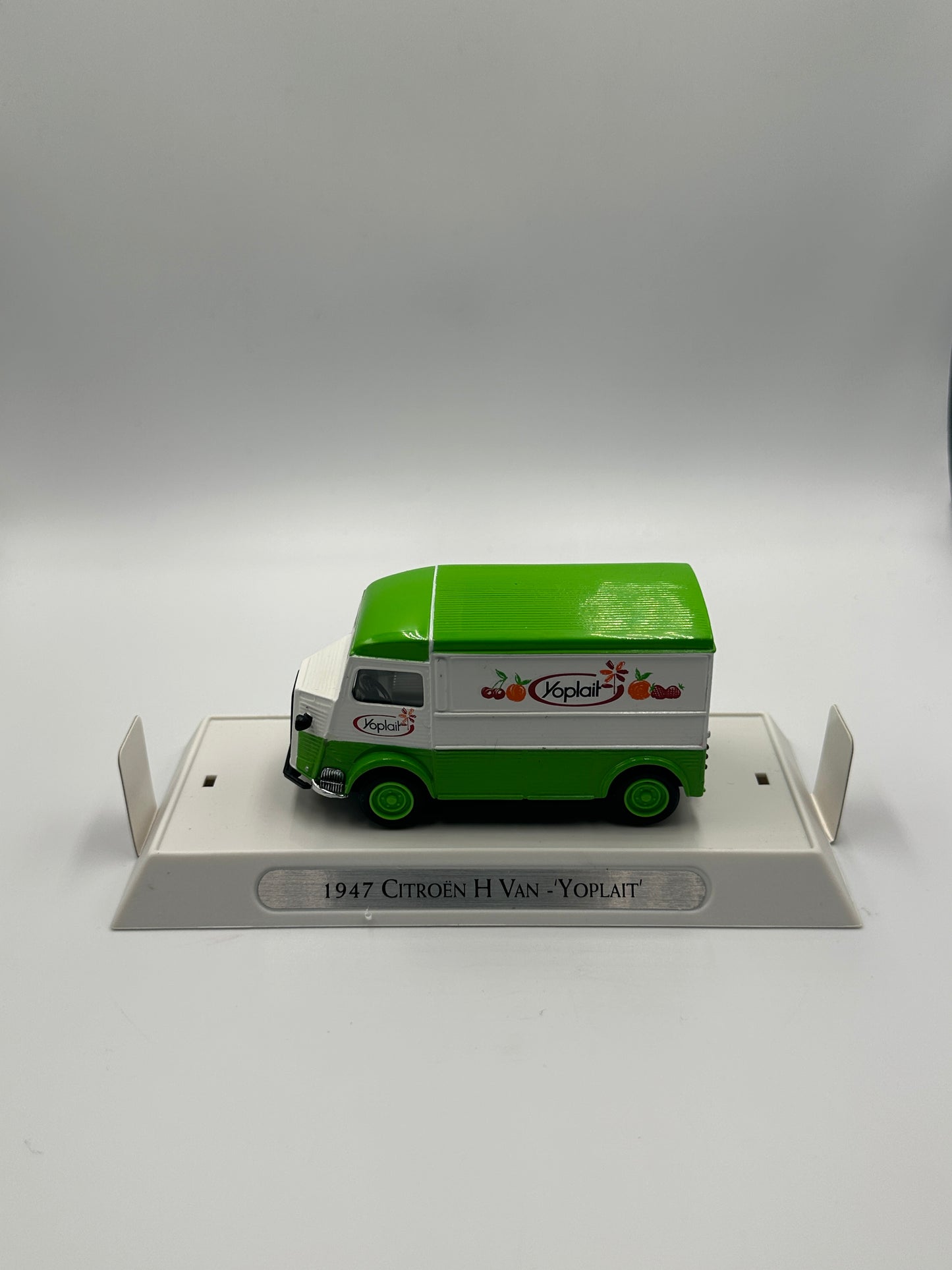 Matchbox “A Taste of France” – 1947 Citroën Van “Yoplait”