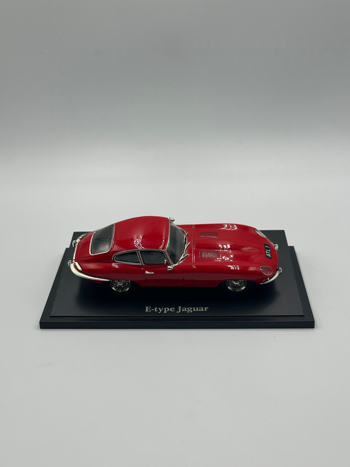 Atlas 1/43 Classic Sports Cars – Jaguar E-Type (Red)