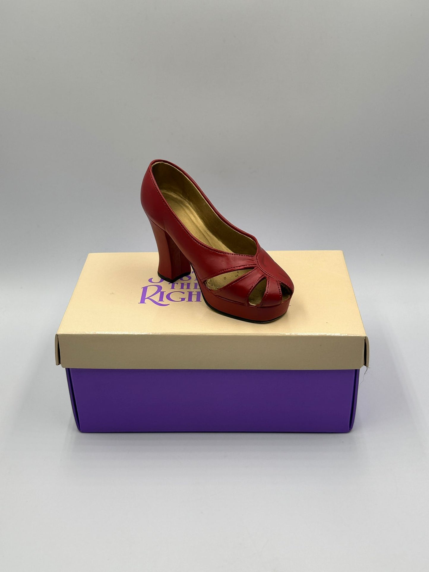 Just the Right Shoe "Ravishing Red" – Item 25001