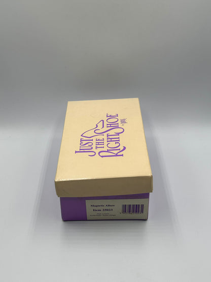 Just the Right Shoe "Magnetic Allure" – Item 25023