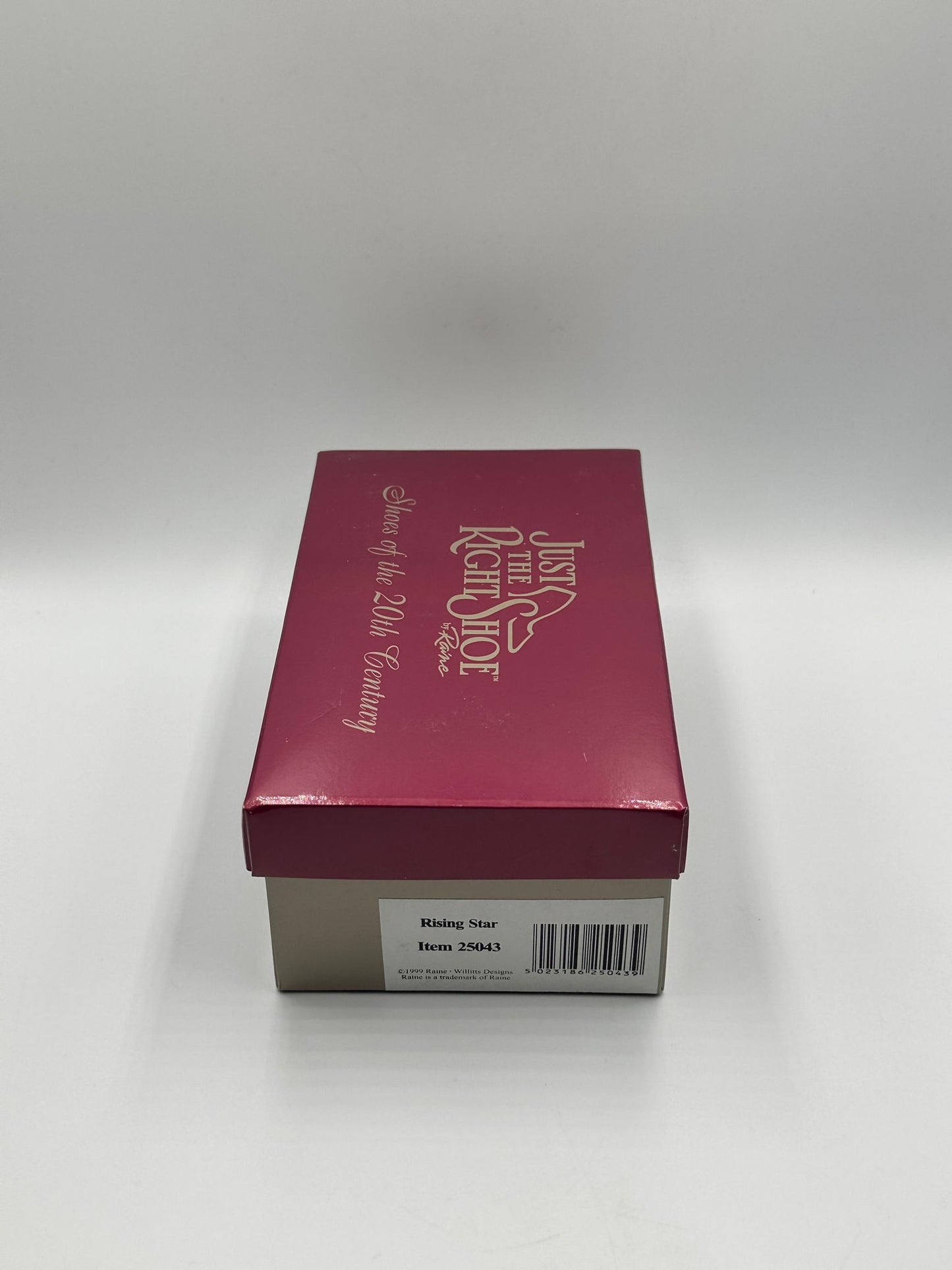 Just the Right Shoe "Rising Star" – Item 25043